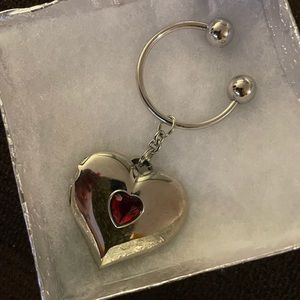 Woman key chain not just a key ring. Can put your special pic in there❤️